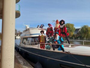 Pieten op boot